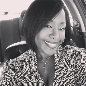 Meet your Posher, Dee dee